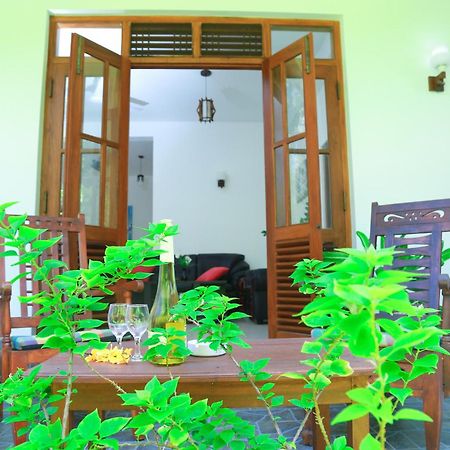 Residence Chanty Хіккадува Екстер'єр фото