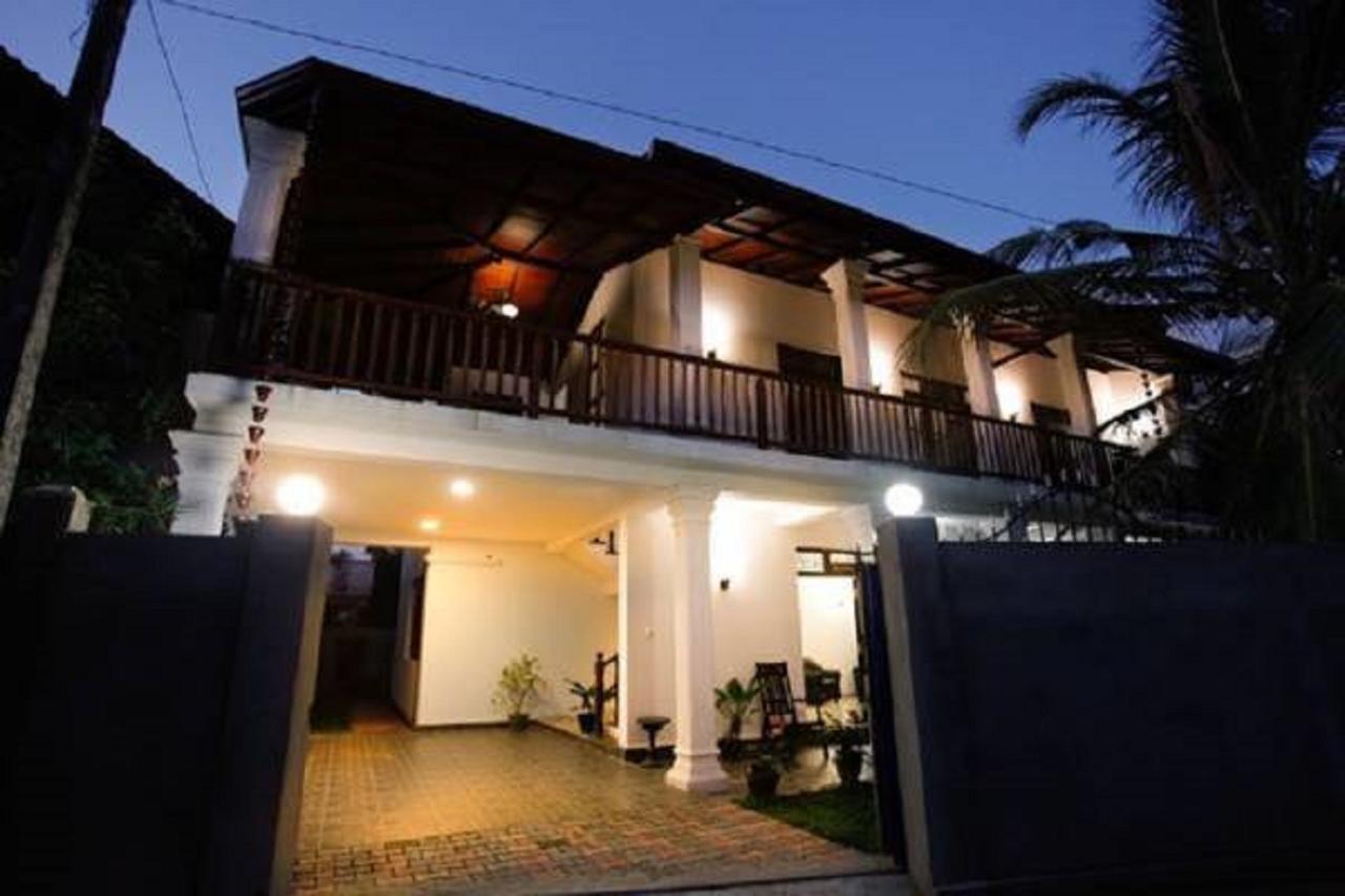 Residence Chanty Хіккадува Екстер'єр фото