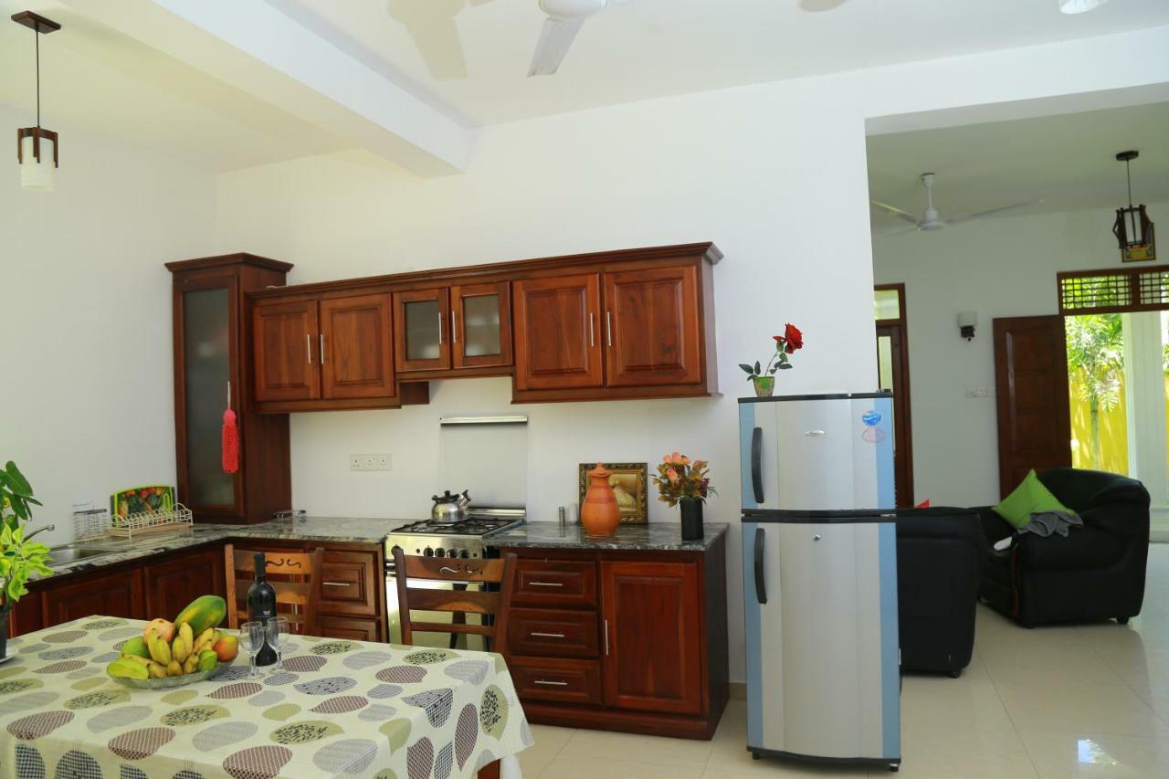 Residence Chanty Хіккадува Екстер'єр фото
