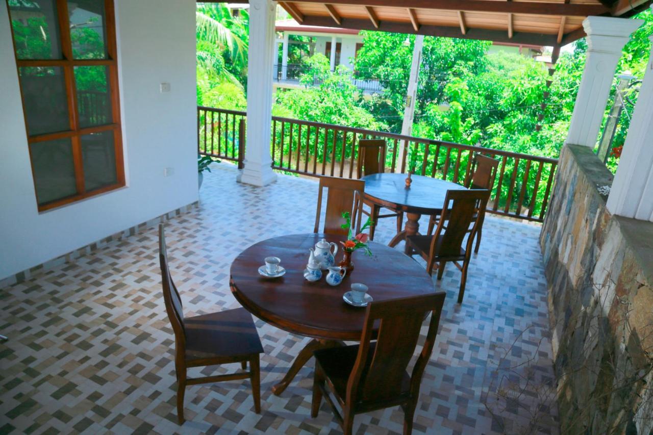 Residence Chanty Хіккадува Екстер'єр фото