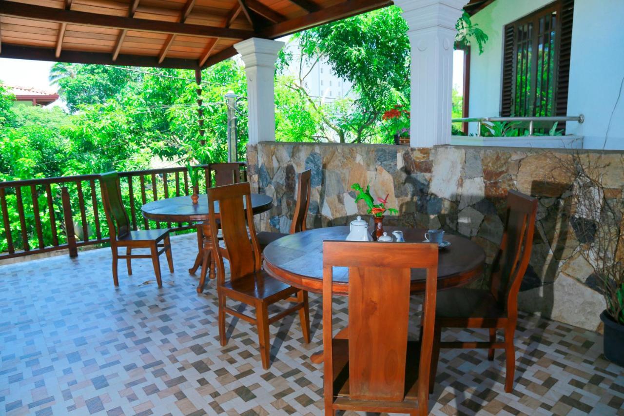 Residence Chanty Хіккадува Екстер'єр фото