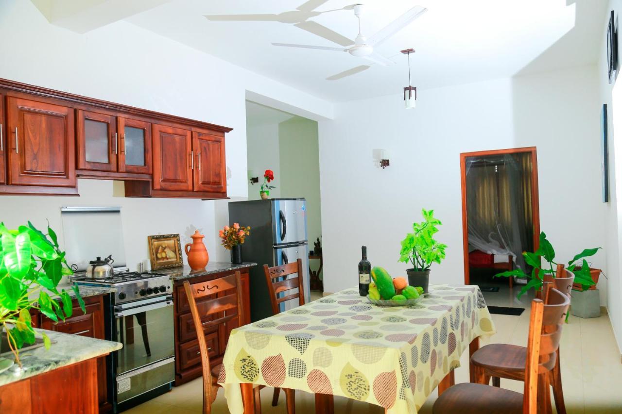 Residence Chanty Хіккадува Екстер'єр фото