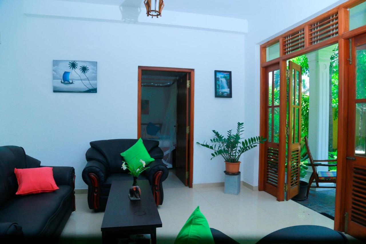 Residence Chanty Хіккадува Екстер'єр фото
