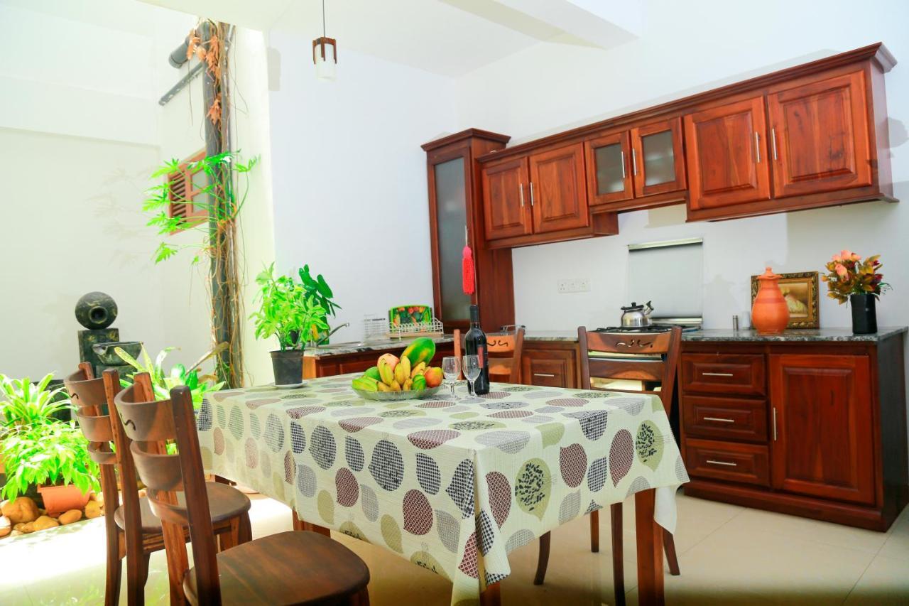 Residence Chanty Хіккадува Екстер'єр фото