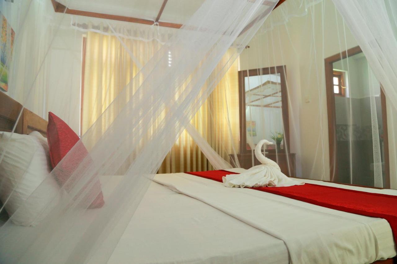 Residence Chanty Хіккадува Екстер'єр фото